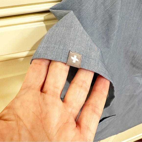 FIGS Women’s Technical Collection Blue V Neck Short Sleeve Medical Office Top M - Picture 5 of 8